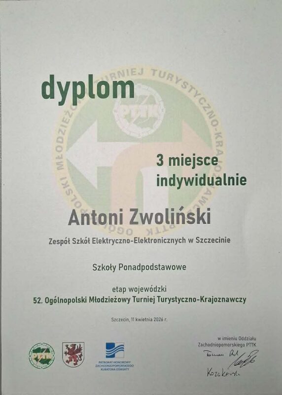 Uczniowie TME podczas zawodów turystyczno-krajoznawczych PTTK – etap wiedzy lub orientacji w terenie